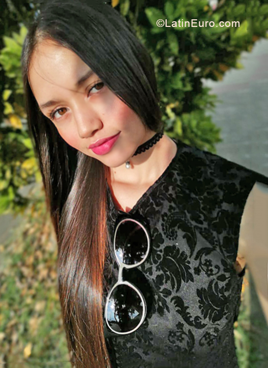 Date this attractive Colombia girl Manuela from Pereira CO27164