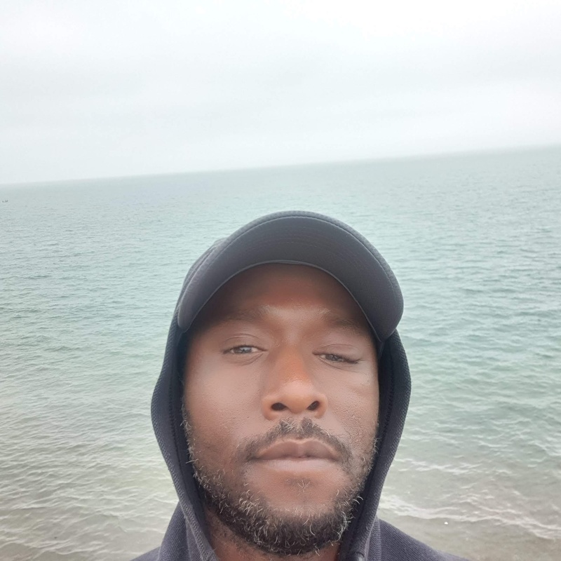 Date this delightful United Kingdom man RobinH from London GB1018