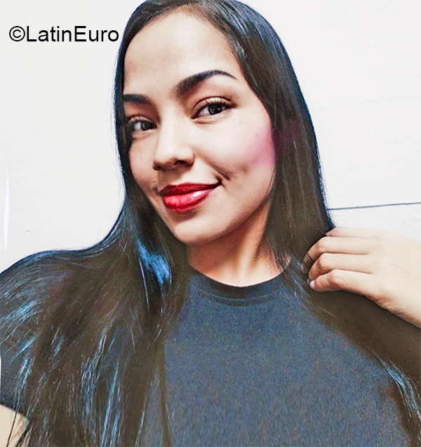 Date this cute Colombia girl Joanna from Medellin CO27244
