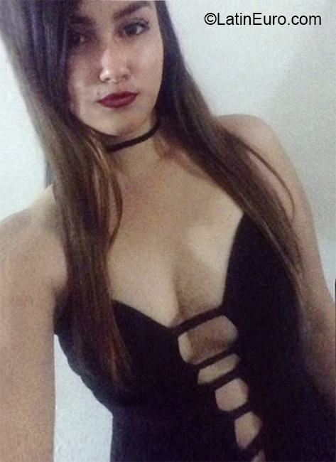 Date this good-looking Venezuela girl Allison from Maracaibo VE3271