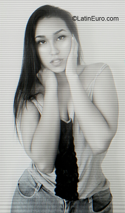 Date this nice looking Venezuela girl Andrea from Ciudad Guayana VE3175