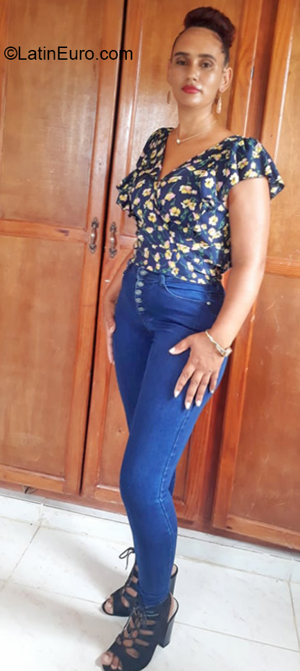 Date this young Colombia girl Wendy from Santo Domingo CO27273