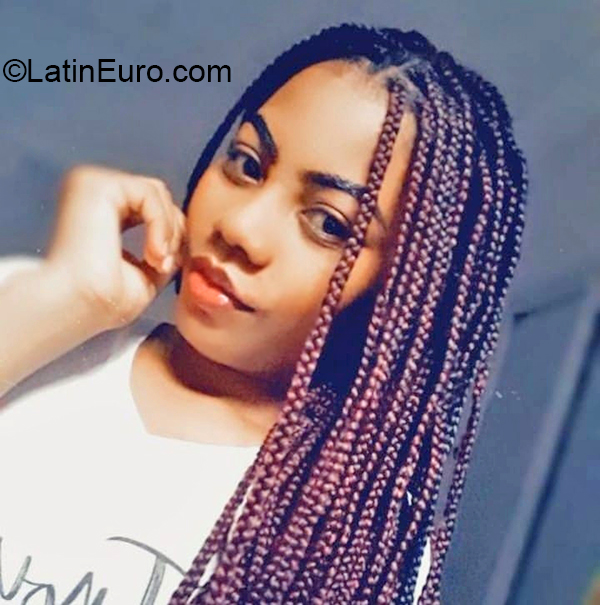 Date this good-looking Colombia girl Darlin from Buenaventura CO27280