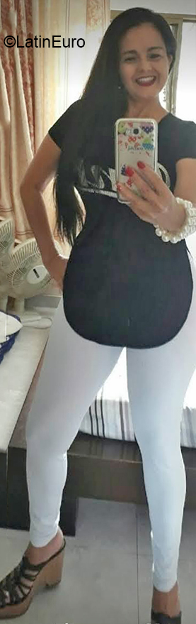 Date this attractive Colombia girl Esperanza from Cali CO27284