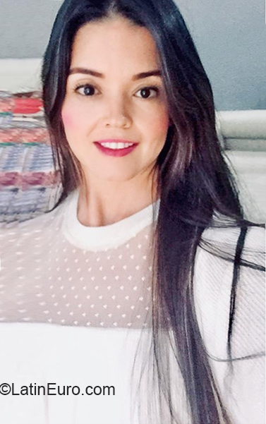 Date this good-looking Colombia girl Erica from Medellin CO27298