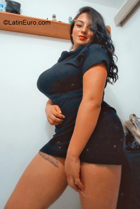 Date this sultry Colombia girl Isabel from Medellin CO27320
