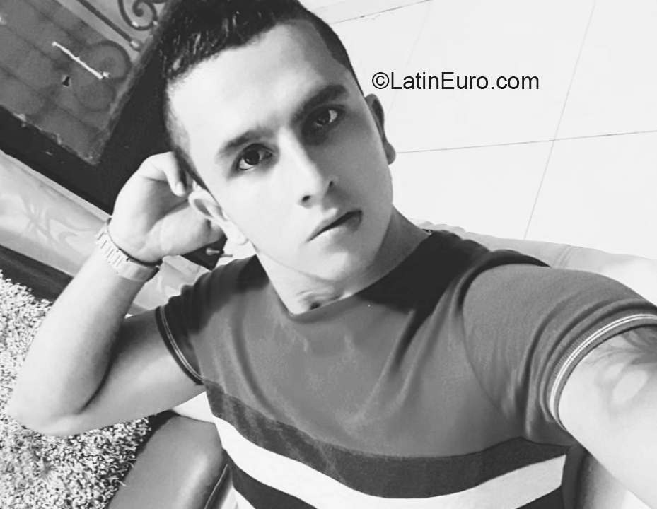 Date this sensual Colombia man Victor from Bucaramanga CO27322