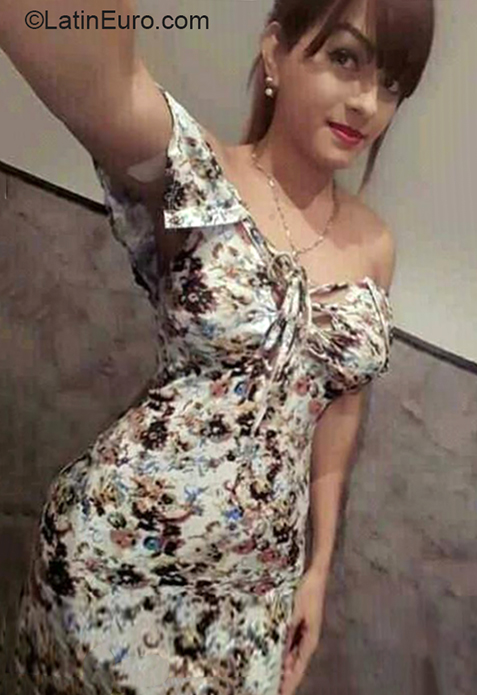 Date this funny Venezuela girl Yessy from Zulia VE3187