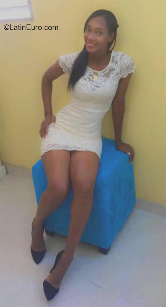 Date this georgeous Dominican Republic girl Logi from Santo Domingo DO38110