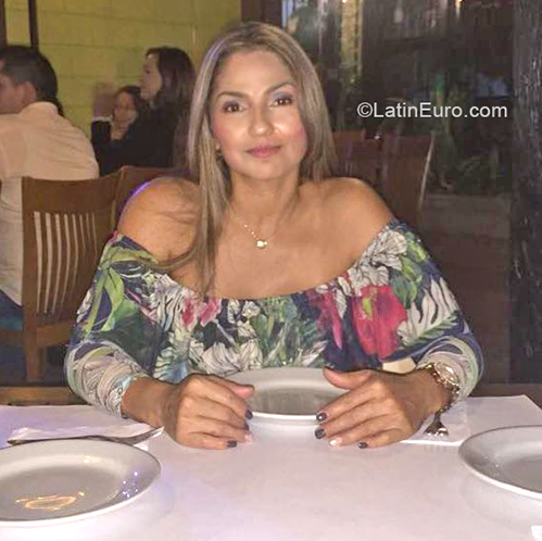 Date this young Colombia girl Rocio from Cali CO27332