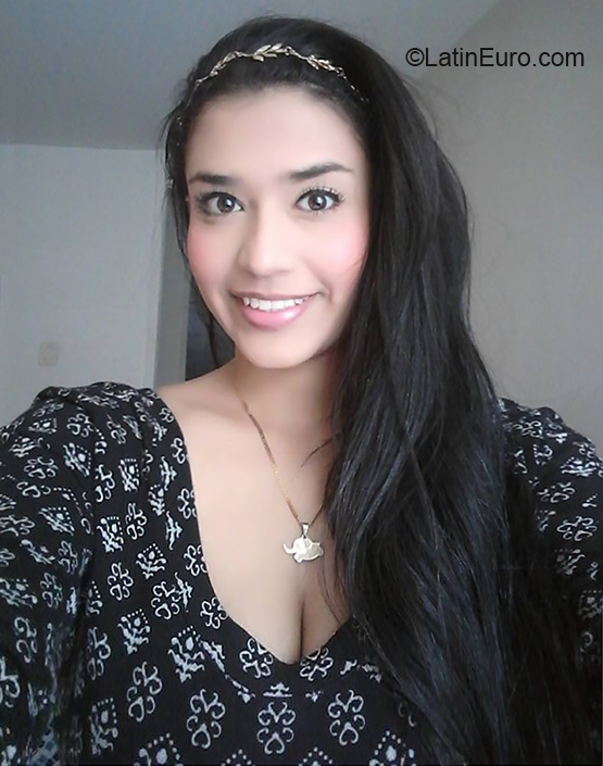 Date this foxy Colombia girl Alexandra from Bucaramanga CO27345