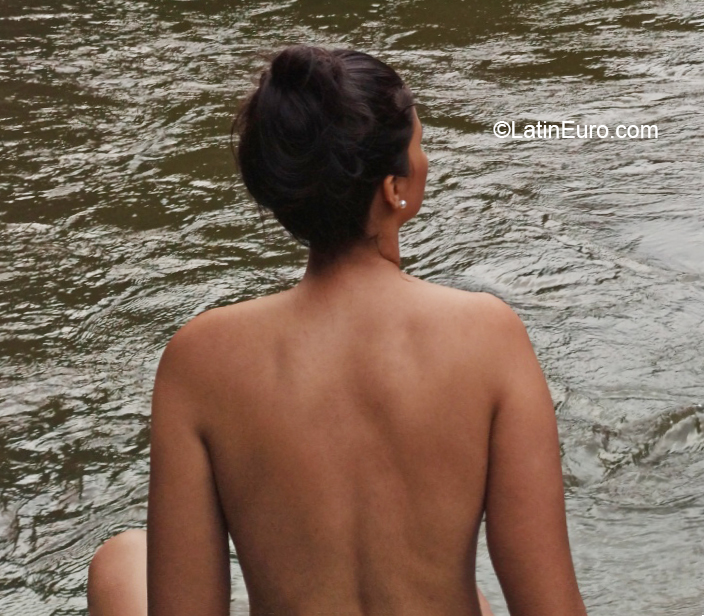 Date this tall Colombia girl Laura from Bogota CO27371