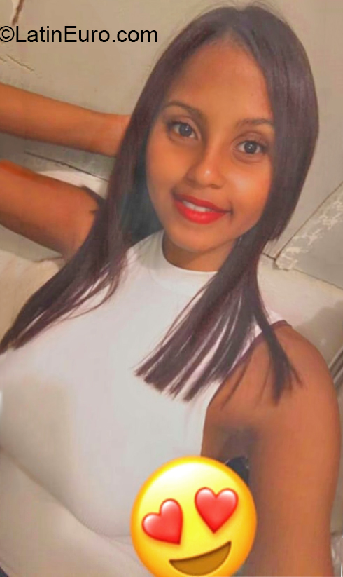 Date this georgeous Dominican Republic girl Laura from Santo Domingo DO38194