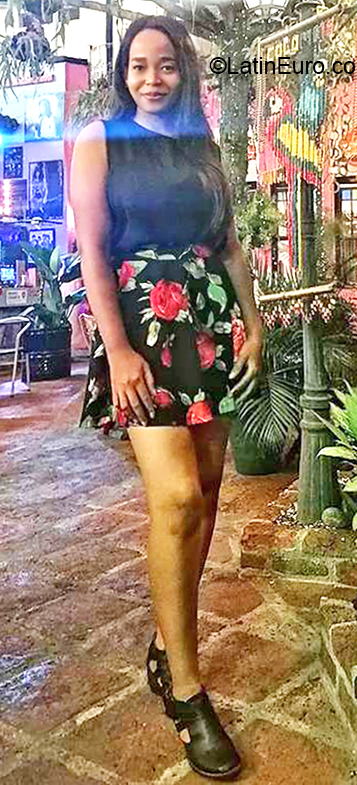 Date this attractive Colombia girl Mara from Cali CO27509