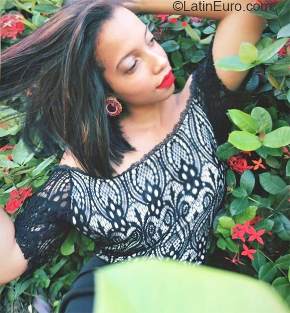 Date this attractive Dominican Republic girl Indhira from Sabana de la mar DO38264