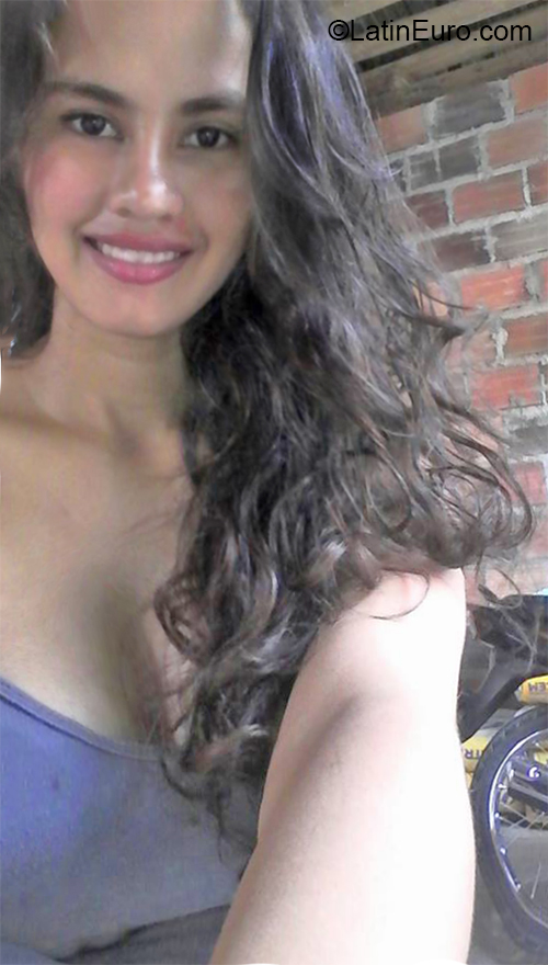 Date this nice looking Colombia girl Angy from Bogota CO27615