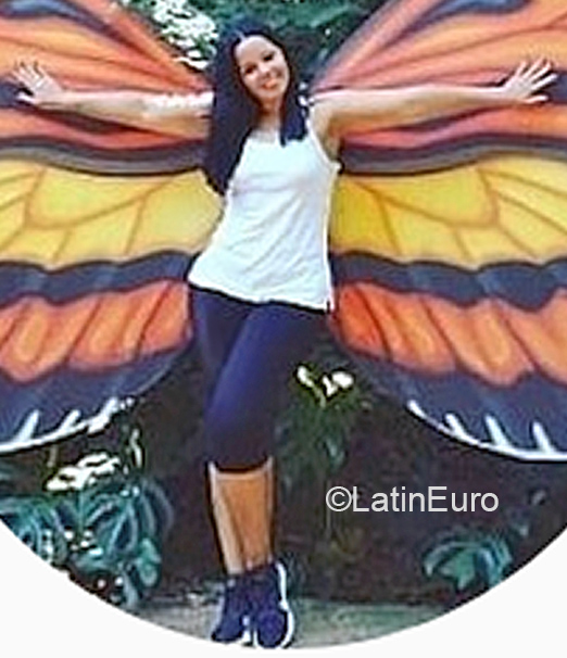 Date this tall Dominican Republic girl Yesica from Santo Domingo DO38320