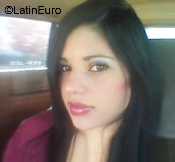 Date this foxy Venezuela girl Cinthya from Caracas VE3273