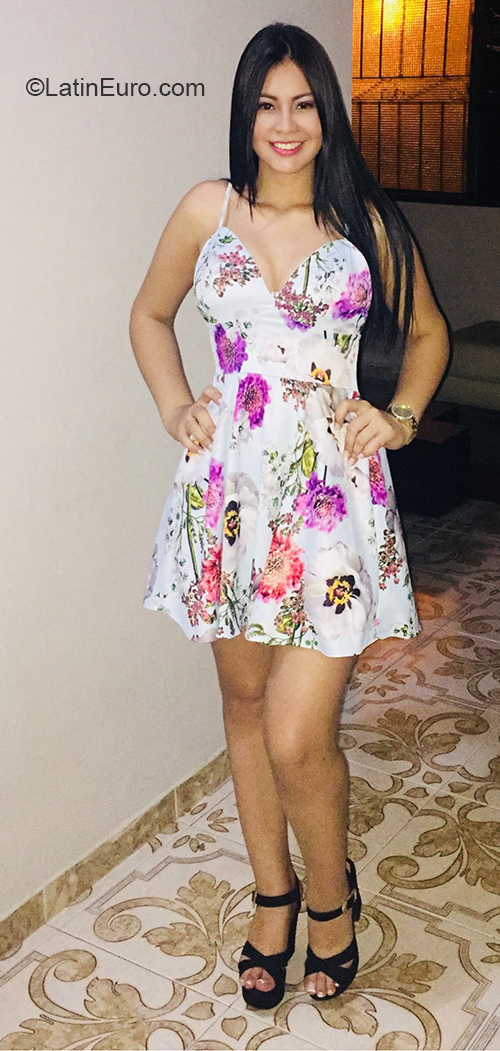 Date this nice looking Colombia girl Daniela from Bogota CO27695