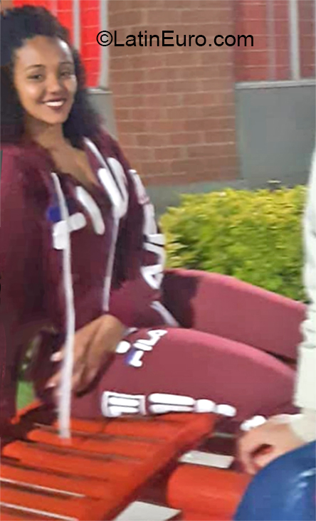 Date this attractive Colombia girl Yurje from Barranquilla CO27698