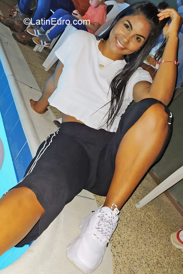 Date this passionate Colombia girl Genesis from Girarad ot CO27704