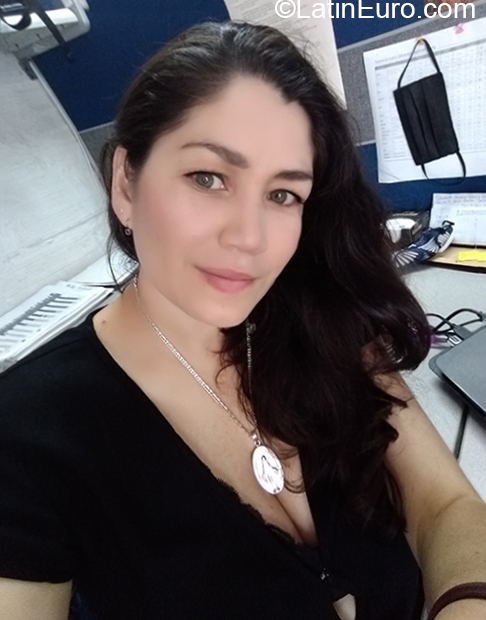 Date this lovely Colombia girl Fey from Medellin CO27707