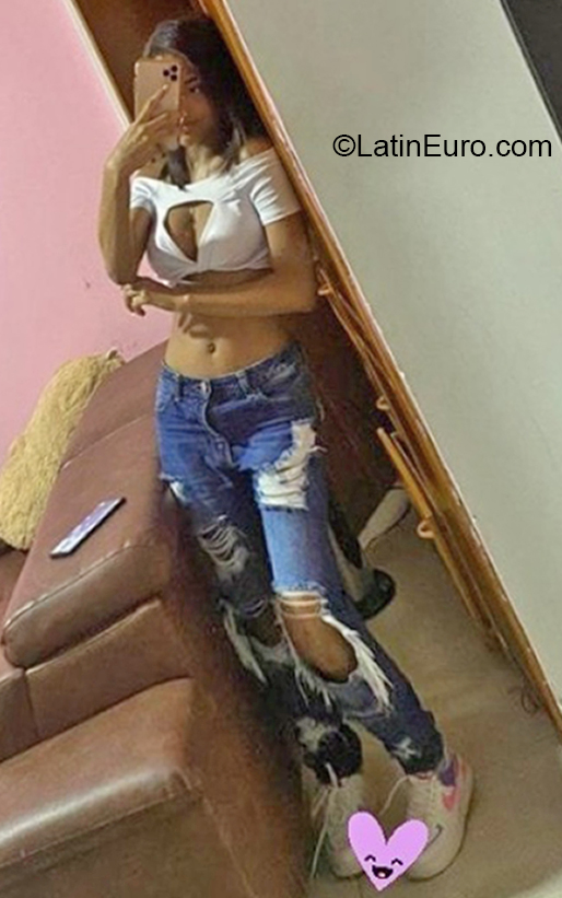 Date this happy Colombia girl Hillary from Cali CO27742