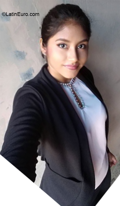 Date this lovely Ecuador girl Cecabel from Guayaquil EC552