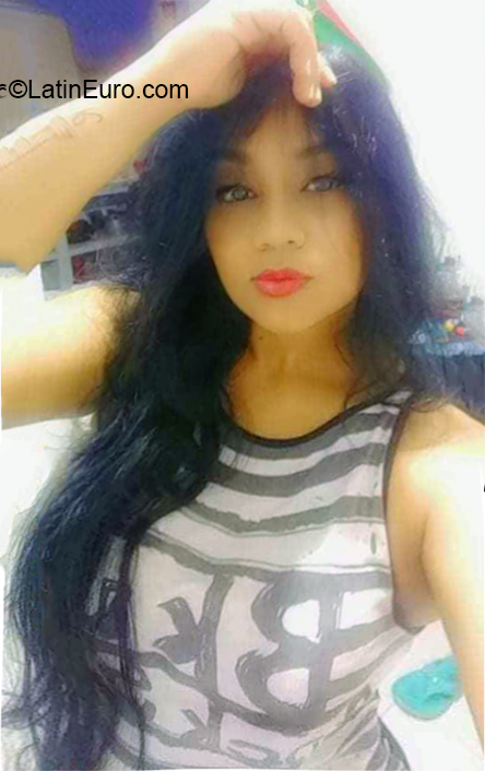 Date this nice looking Colombia girl Yuleinis from Cali CO27875