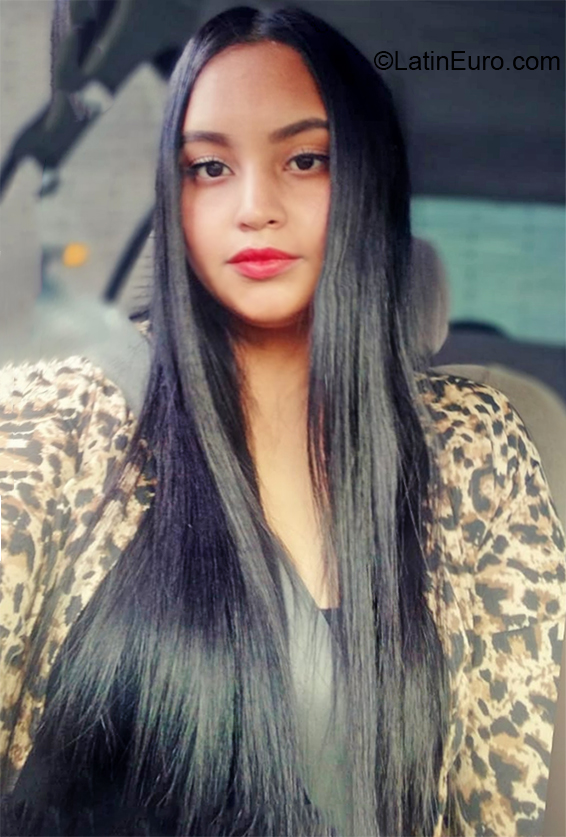 Date this tall Colombia girl Ana from Medellin CO27891