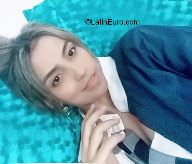 Date this attractive Colombia girl Karol from Valledupar CO27926