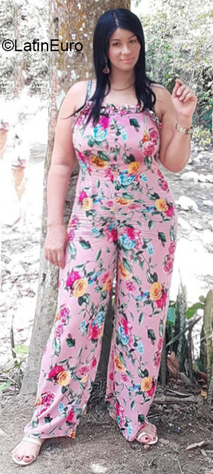 Date this hard body Dominican Republic girl MARITZA from Santo Domingo DO38425