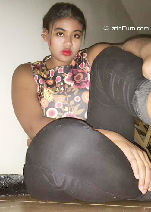 Date this cute Colombia girl Camila from Bogota CO28029