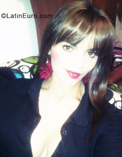 Date this attractive Colombia girl Mariana from Chiquinquira CO28089