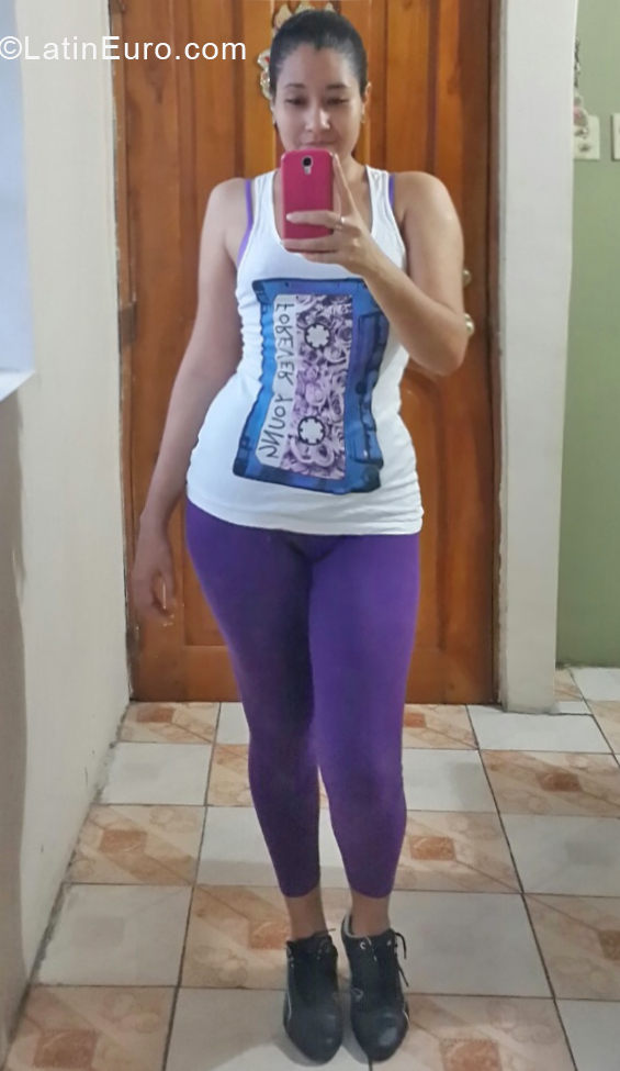 Date this tall Ecuador girl Jessenia from Guayaquil EC569
