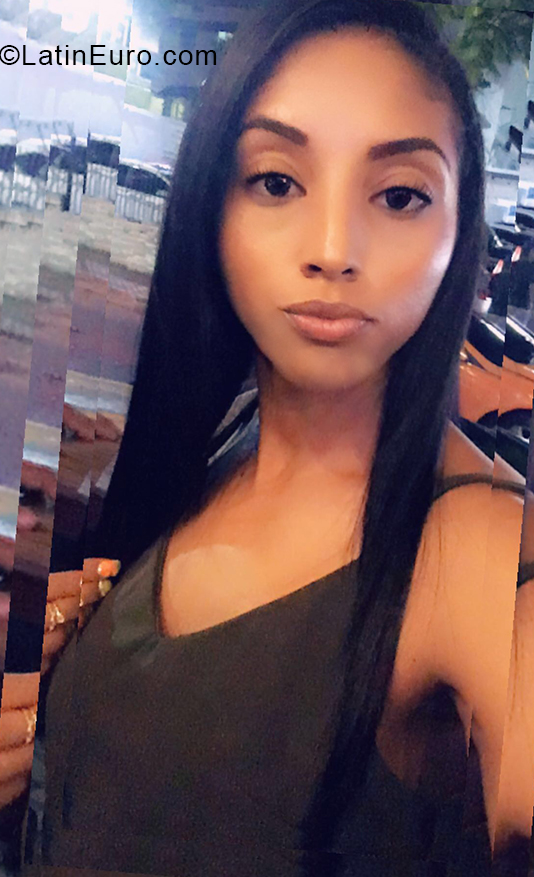 Date this stunning Dominican Republic girl Yuleivy from Santiago DO38536