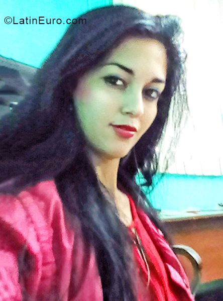 Date this young Cuba girl Veronica from Havana CU710