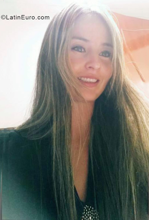 Date this good-looking Colombia girl Valentina from Bogota CO28228