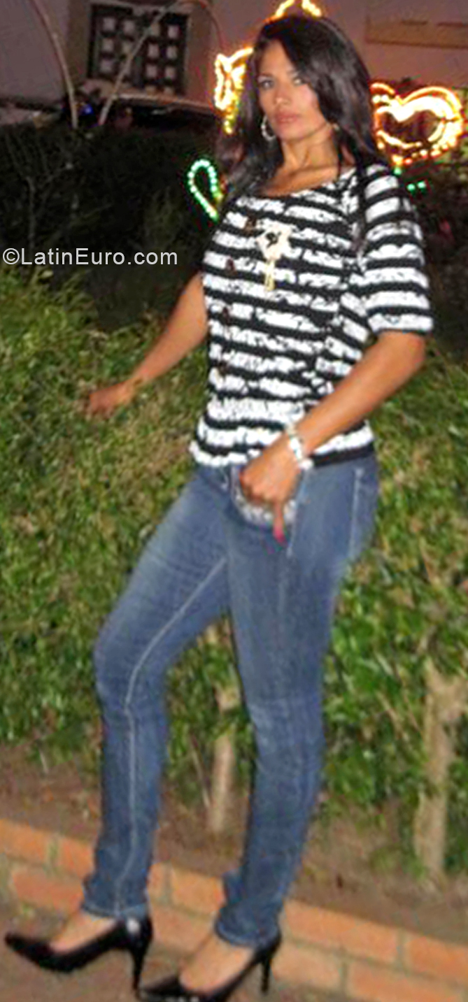 Date this foxy Colombia girl Maria from Fusagasuga CO28237