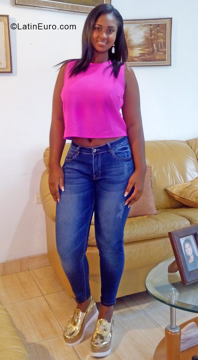 Date this sultry Venezuela girl Narym from Valencia VE3392