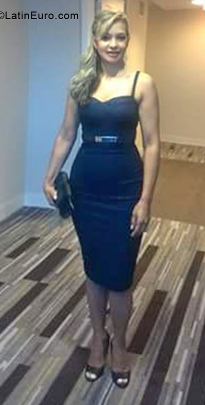 Date this happy Colombia girl Maria from Bogota CO28266