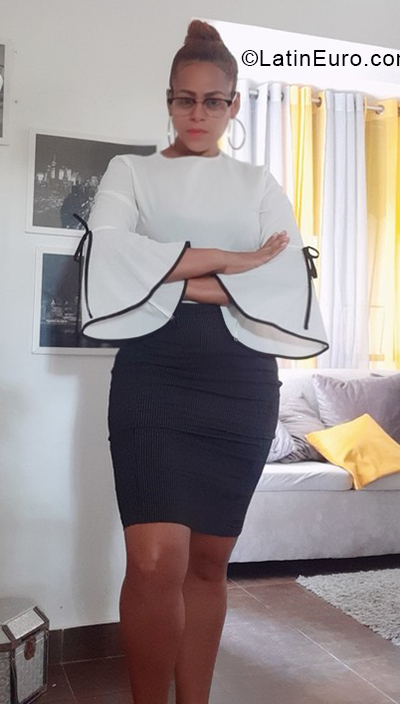 Date this gorgeous Dominican Republic girl Bethania Jimene from Santo Domingo DO38584