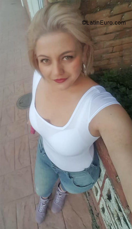 Date this happy Colombia girl Milena from Bogota CO28384