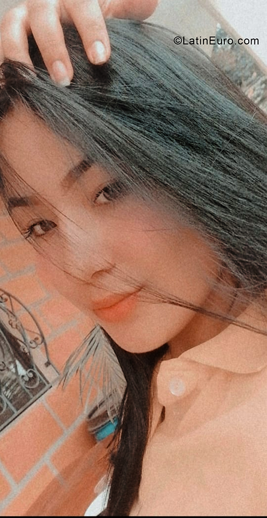 Date this stunning Colombia girl Soraya from Medellin CO28391