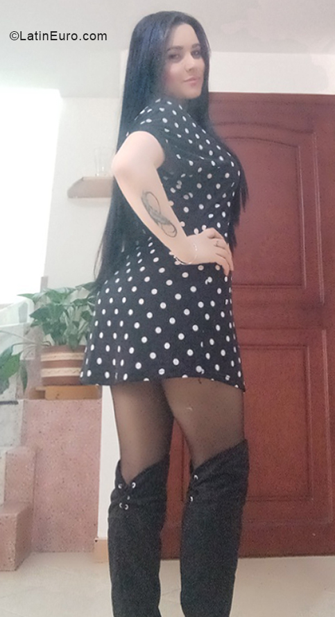 Date this georgeous Colombia girl Mara from Bogota CO28425