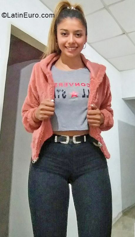 Date this exotic Argentina girl Sole from Parana AR524