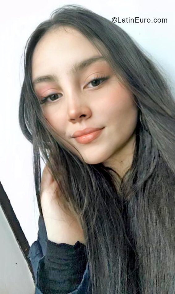 Date this athletic Colombia girl Juli from Bogota CO29706