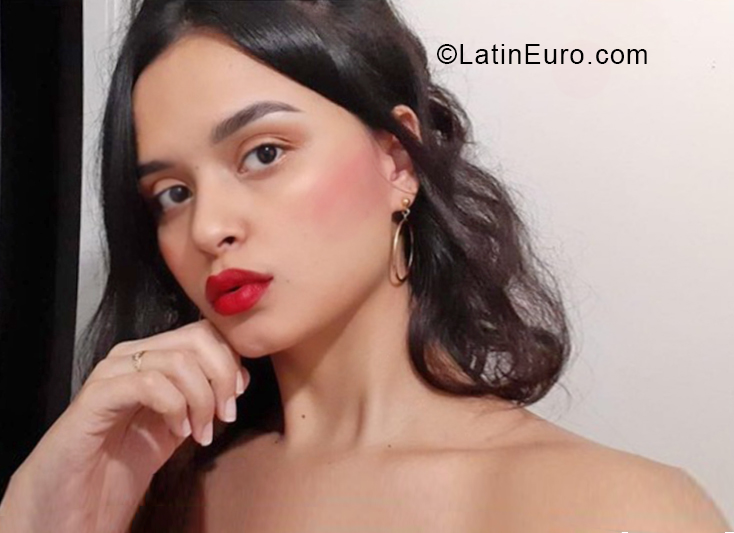 Date this happy Colombia girl Alexandra from Bucaramanga CO28529