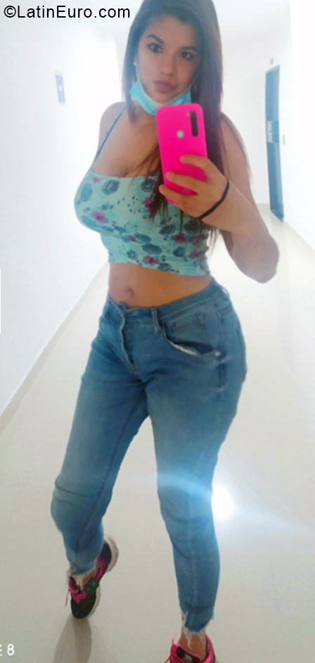 Date this sultry Colombia girl Yesica from Cali CO28537