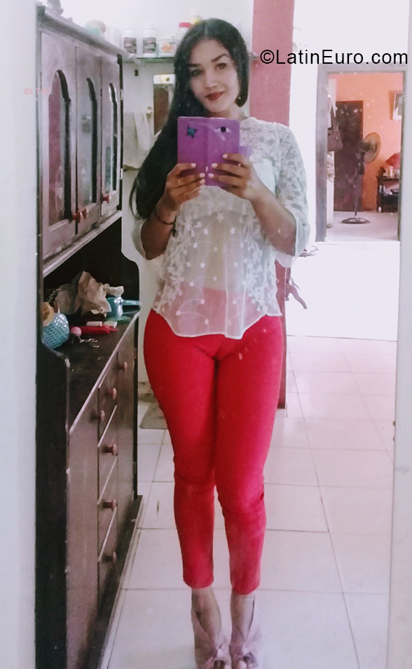 Date this foxy Venezuela girl Magley from San Cristobal VE3482